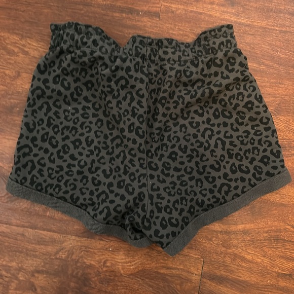 Abercrombie Leopard Print Comfy Shorts - Picture 2 of 3